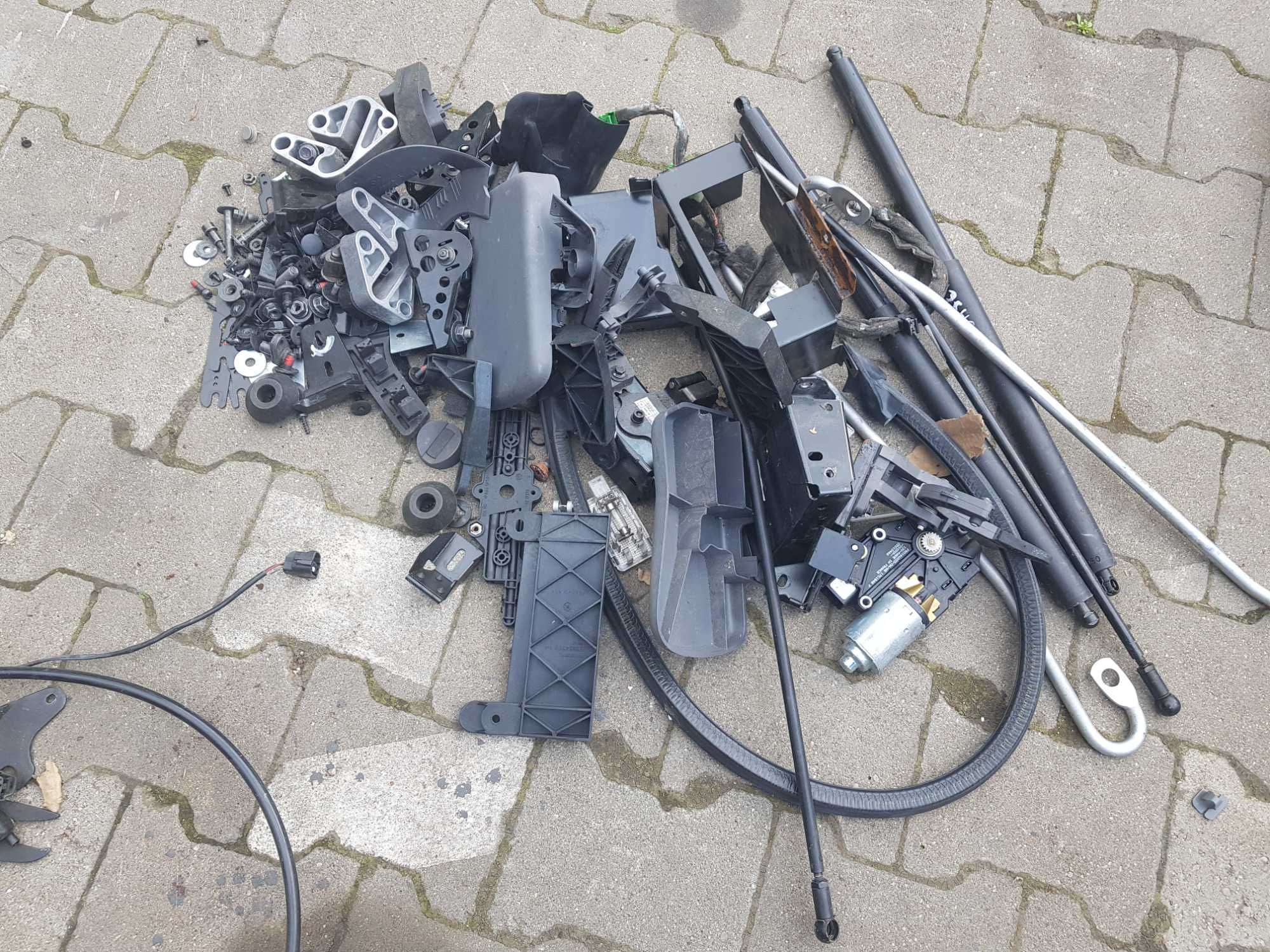 VOLVO C70 II Siłownik Uchwyt Silniczek Elementy Dachu Osłona Spinka