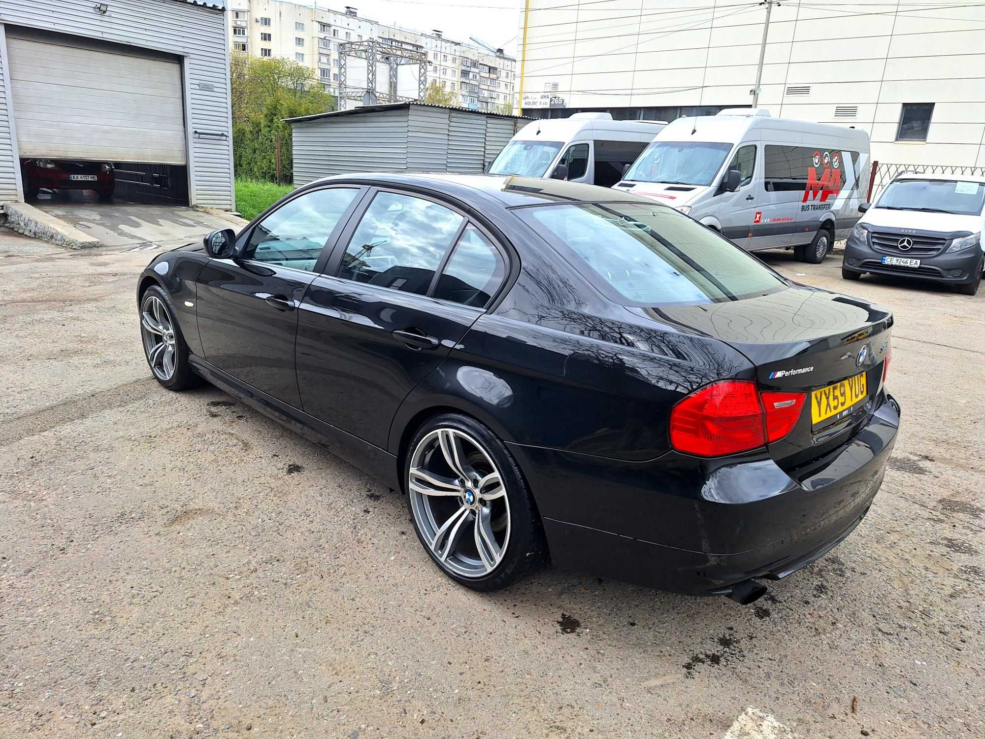 Bmw 318 is 2009 petrol 2l(Англія)