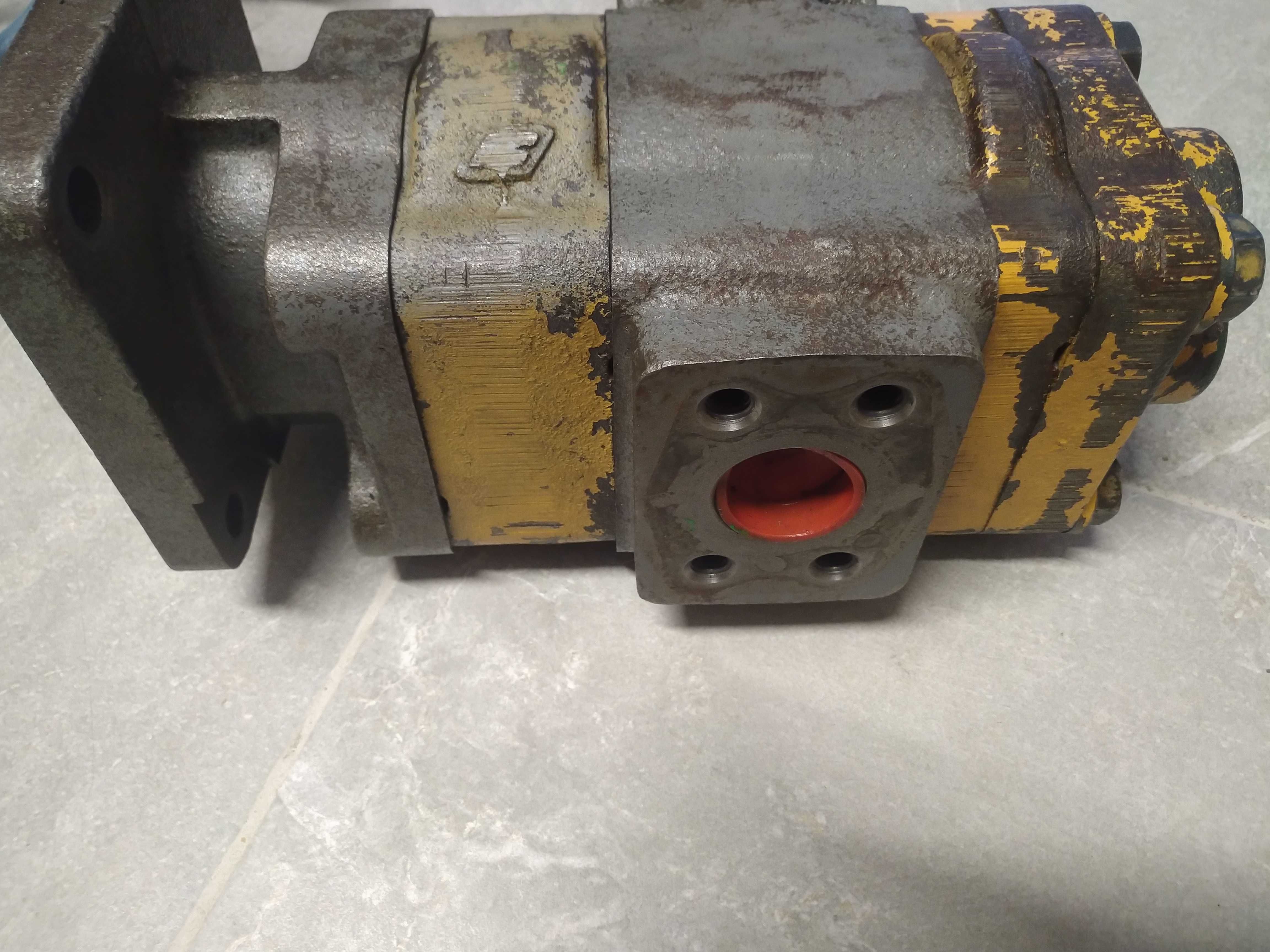 case  580 pompa hydrauliczna