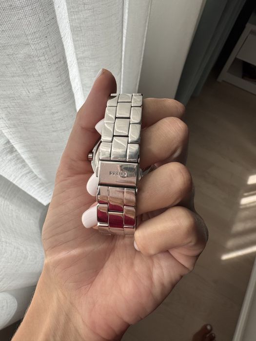 Guees годинник без  пошколжень