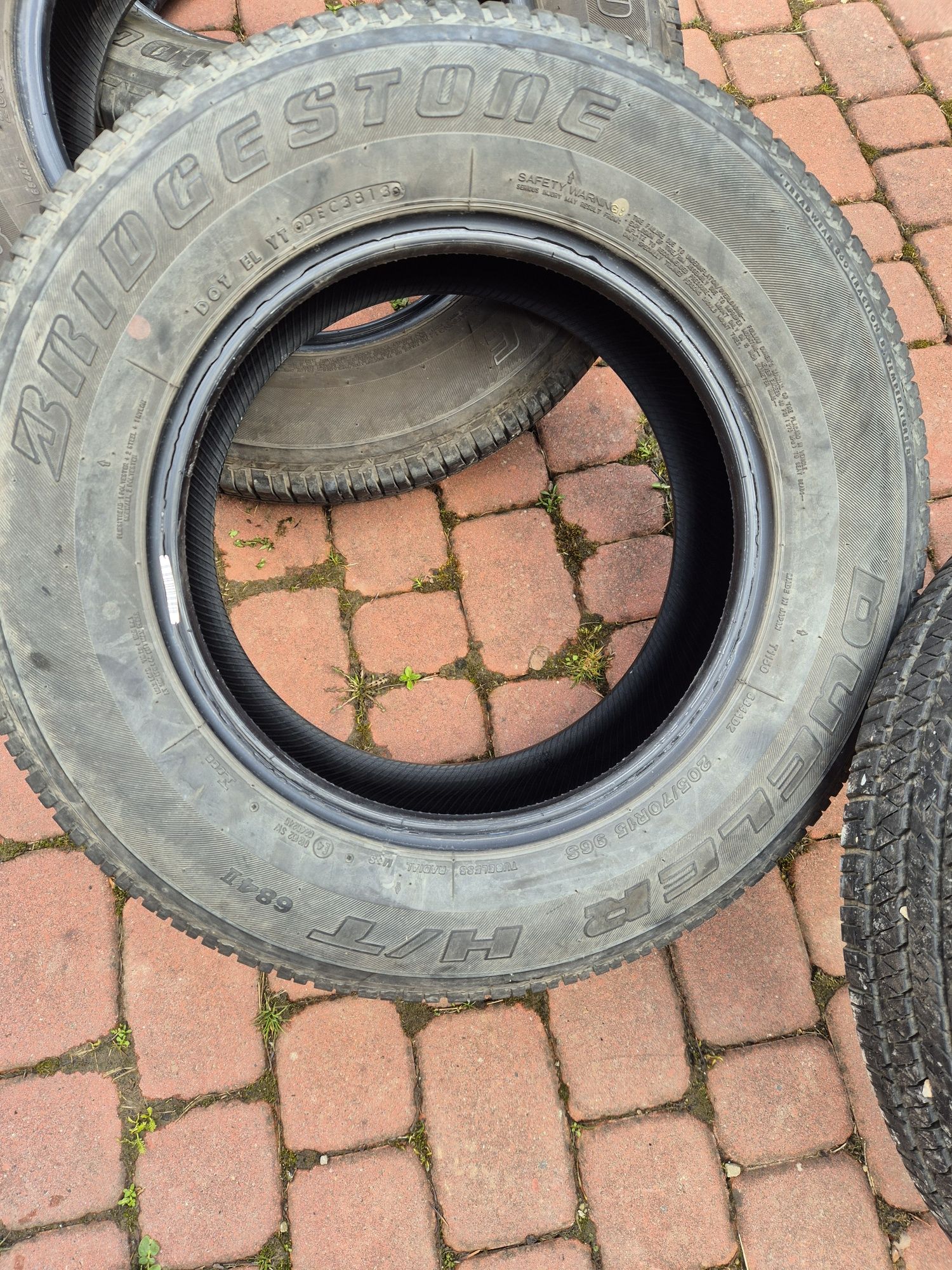 Opony Bridgestone  używane w bardzo dobrym stanie . Bieżnik 6 mm