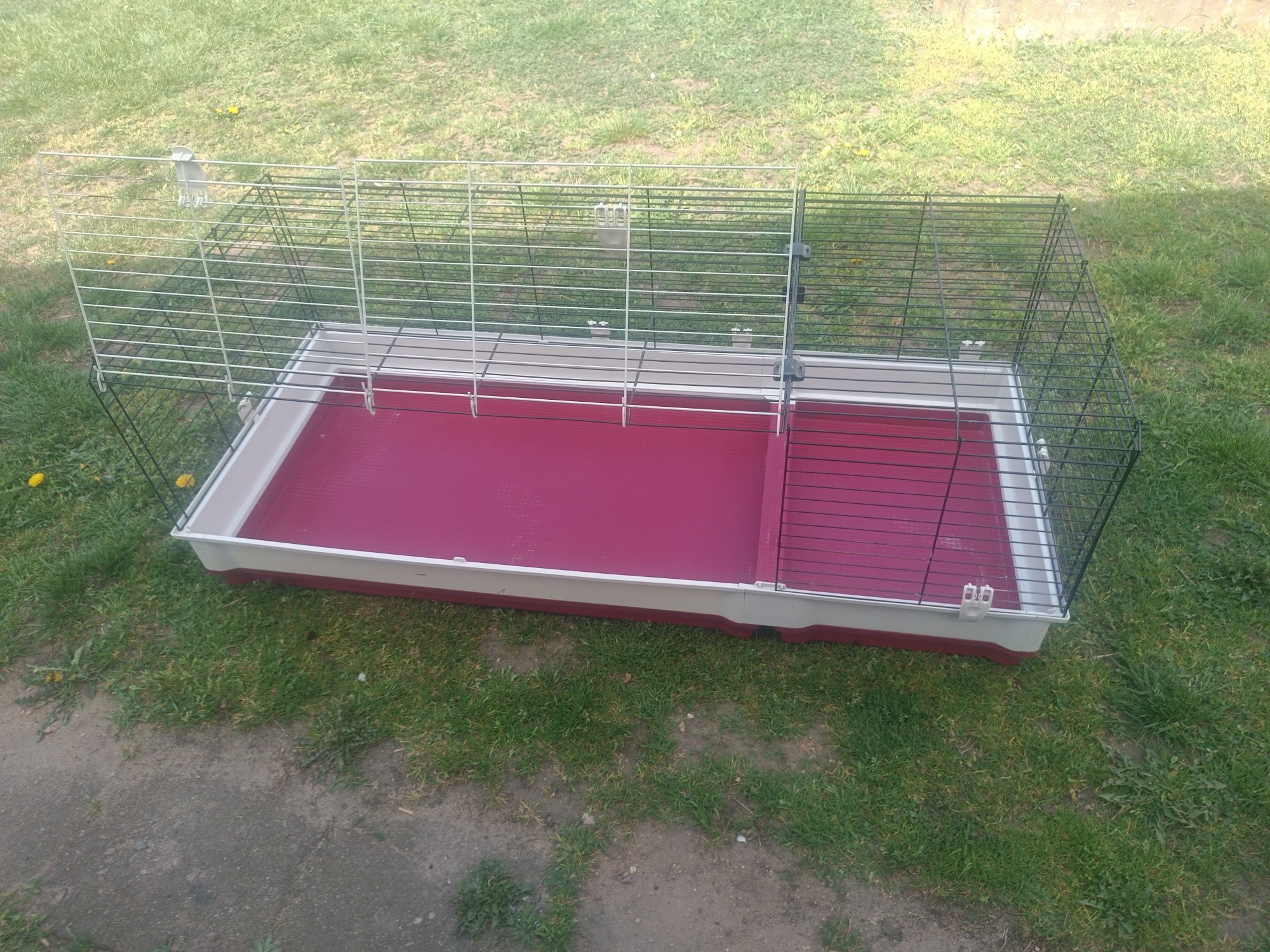 Sprzedam bardzo dużą klatkę dla zwierząt.