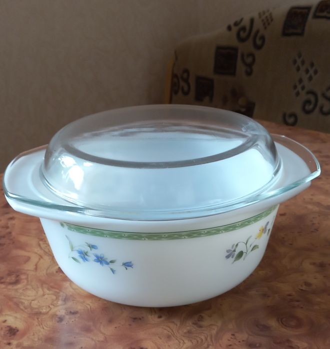 Кастрюля із боросилікатного загартованого скла.