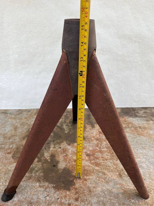 Тренога от стула винтового.