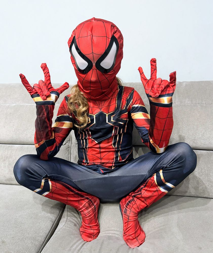 Zloty stalowy Spiderman Iron Spider Peter Parker
