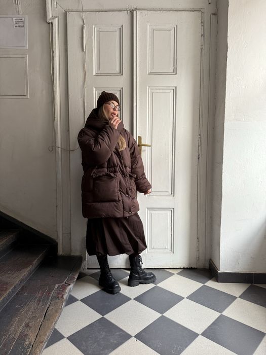 Пуховик шоколадний 899 грн