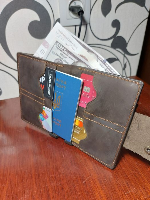 Кожаное портмоне под документы