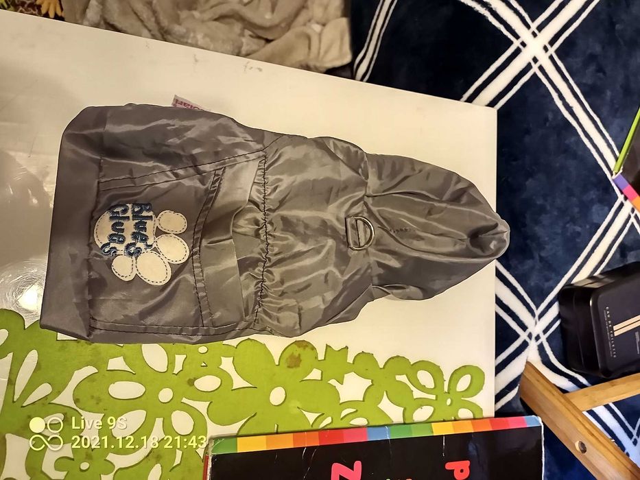 Nowe Ubranko - kurtka przeciwdeszczowa z kapturem. Rozmiar  XS Colari