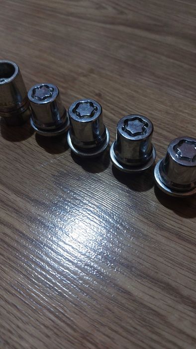 Nakrętki zabezpieczające antykradzieżowe LEXUS TOYOTA