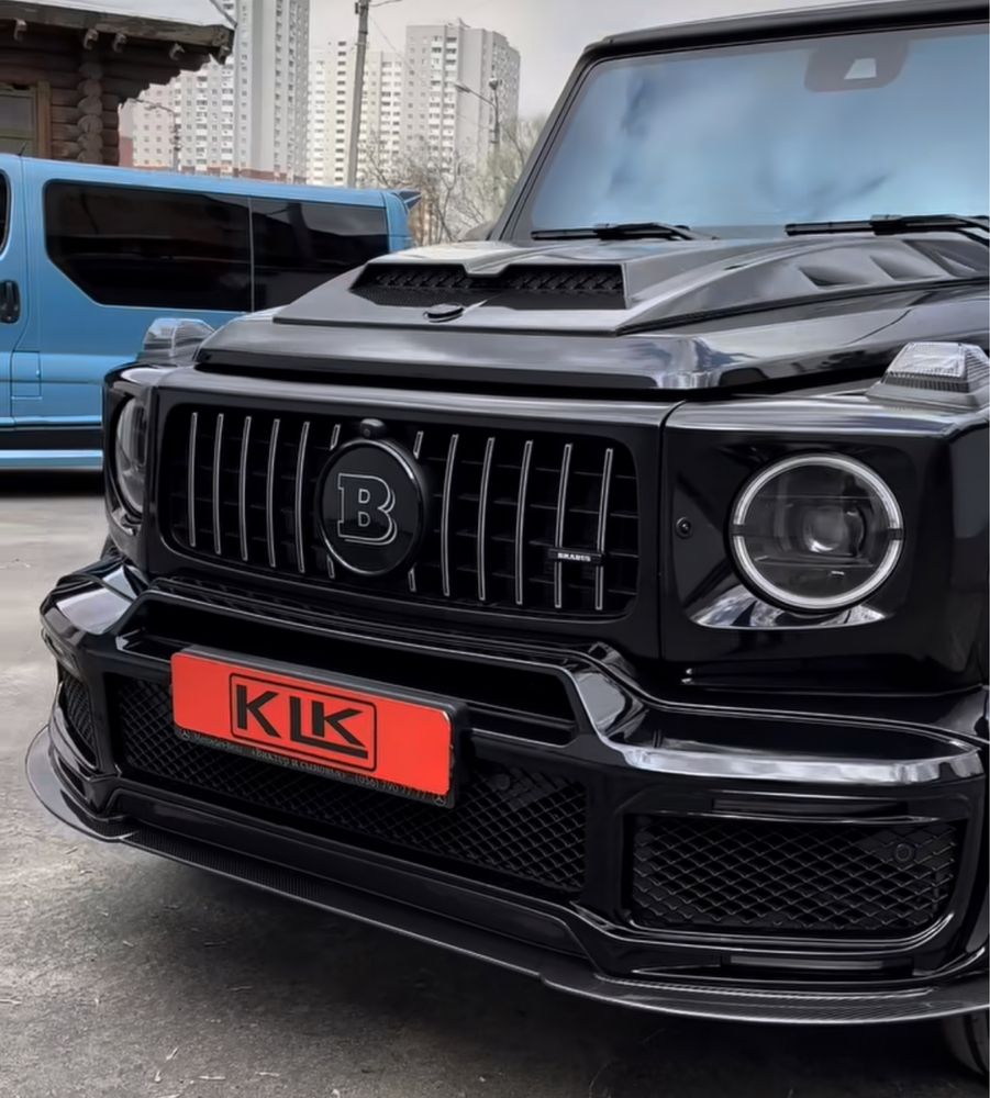 Знаке Brabus в решётку радиатора Mercedes G-class 2018+