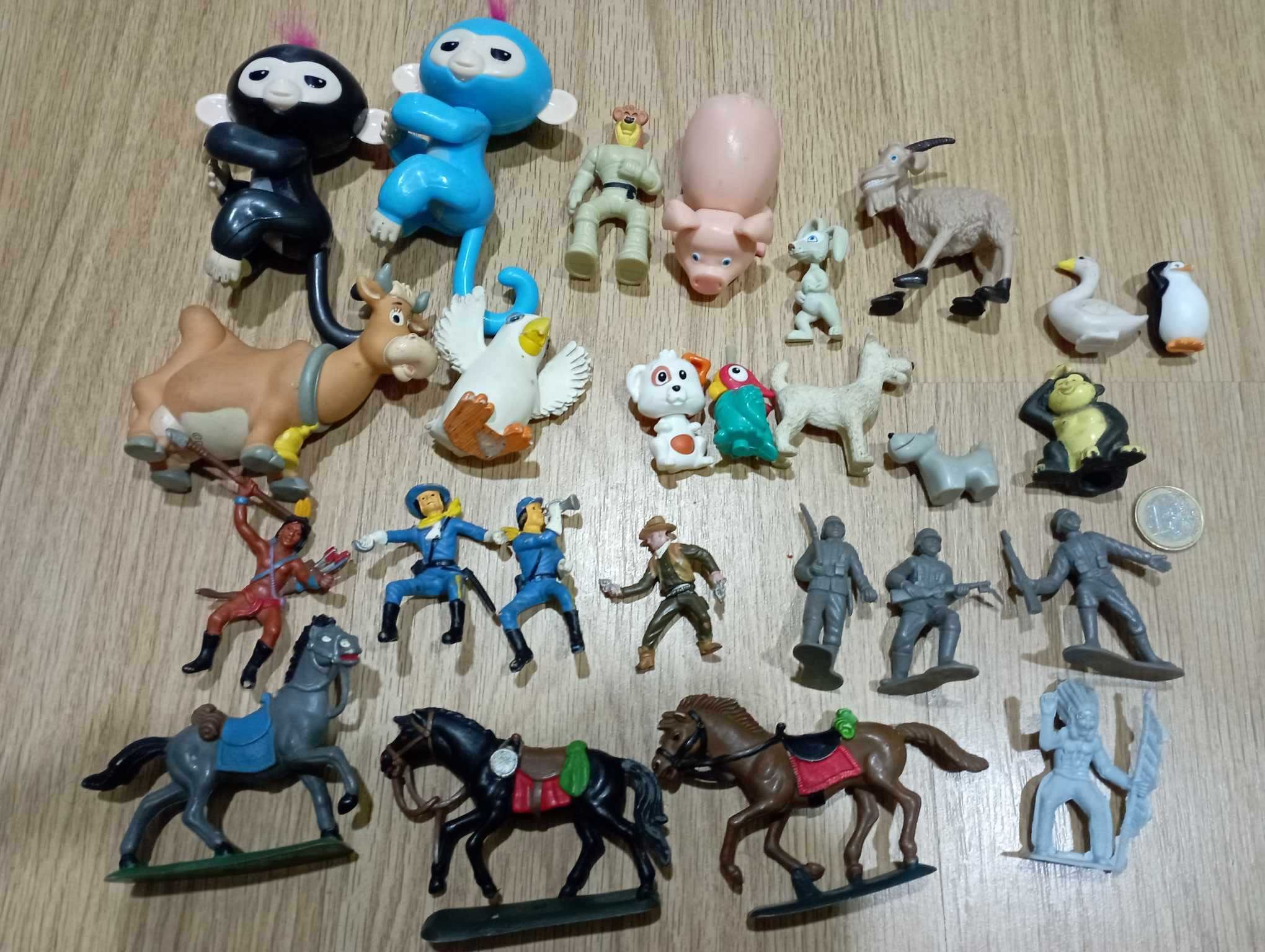 Figuras em pvc e plástico - 1€ cada, desconto na compra de vários