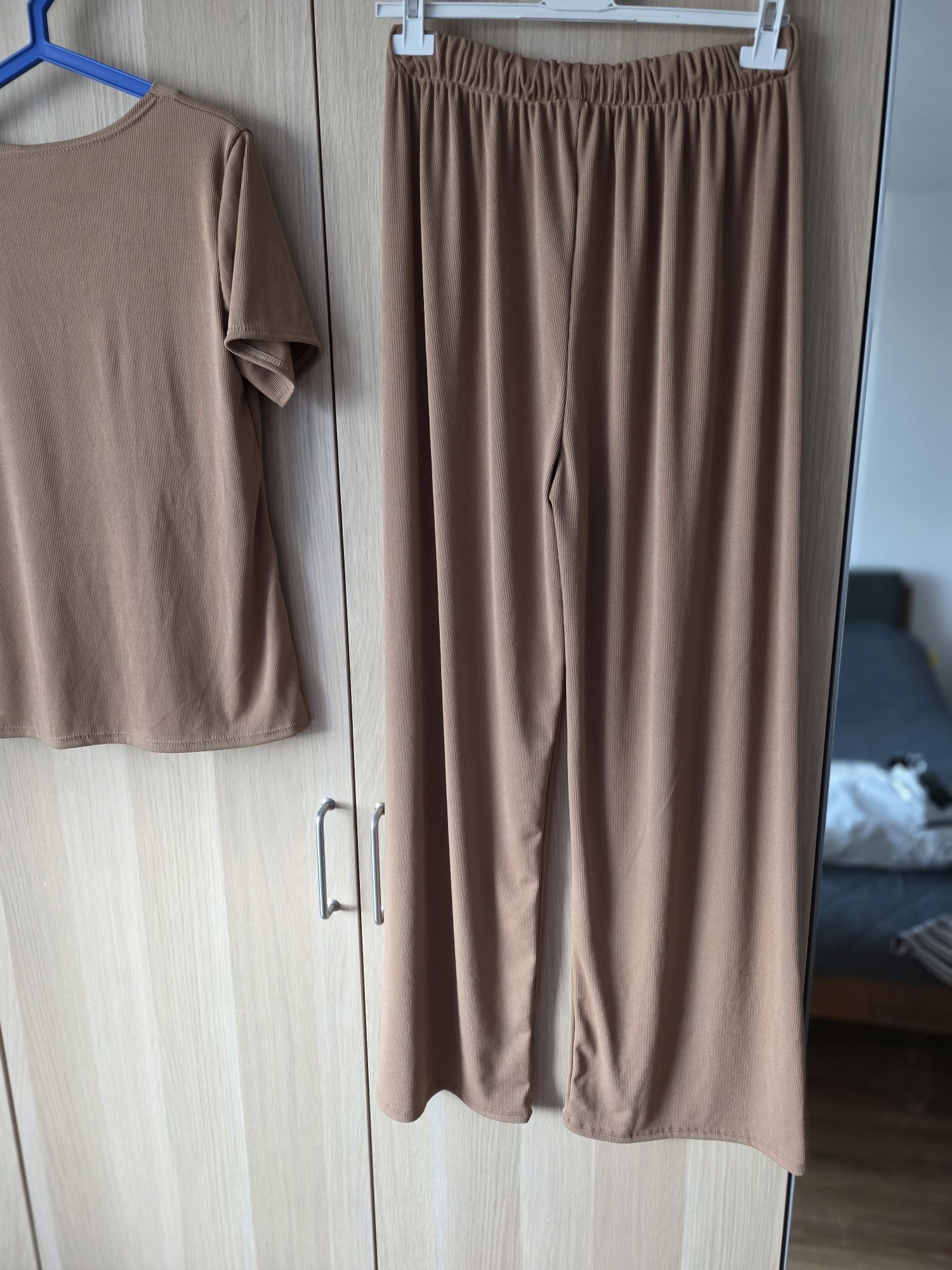 Komplet wiskoza prążek ala miu miu rozmiar uniwersalny