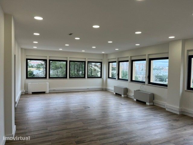 Escritório para arrendar em Queluz Baixo- Oeiras