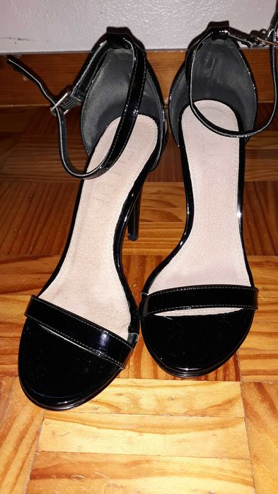 Sandálias de salto alto - tamanho 37