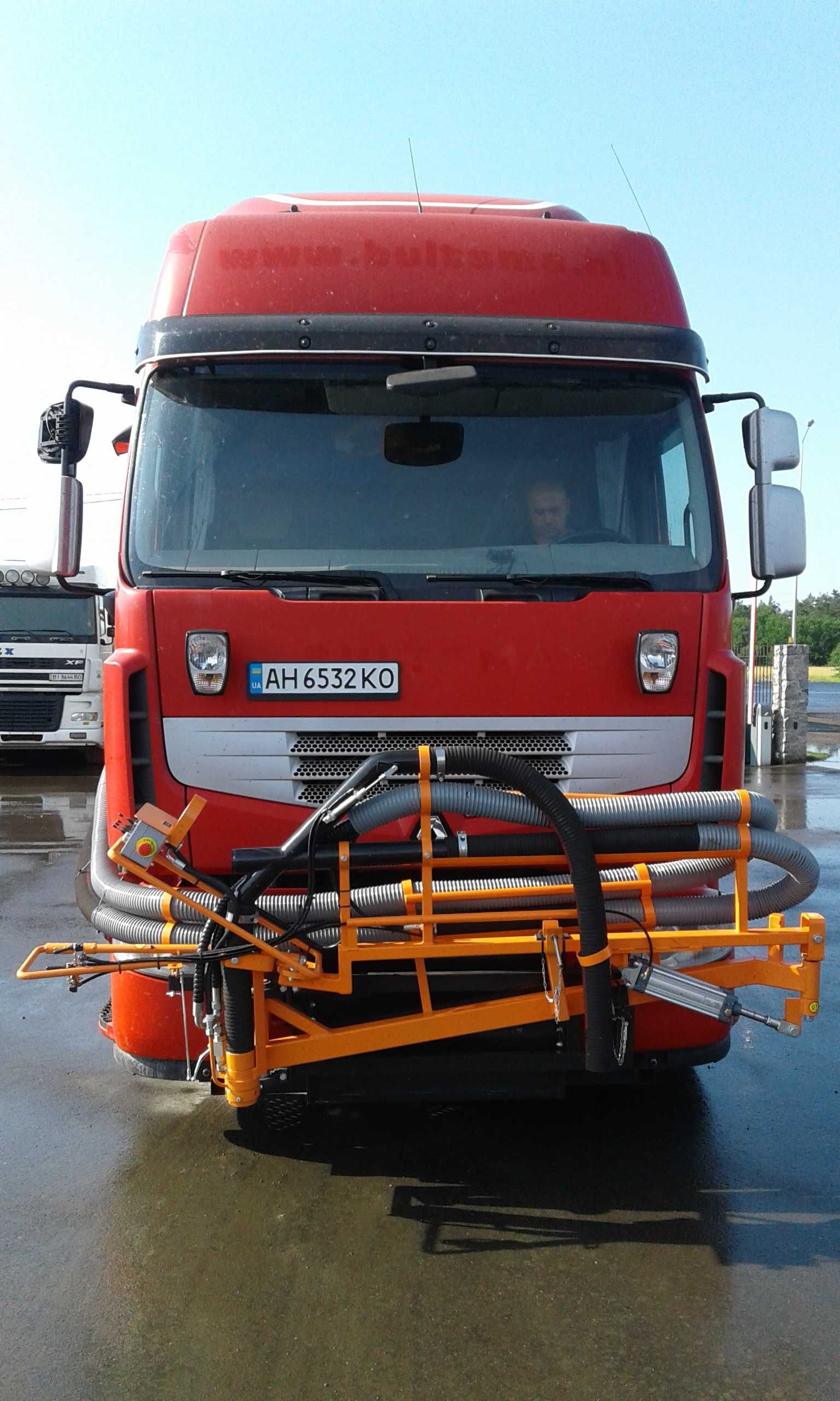 Две установки Strassmayr 6000/1008 STPдля ямочного ремонта дорог