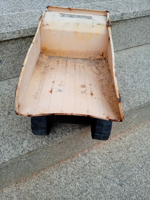 Vendo camião dumper para restauro.