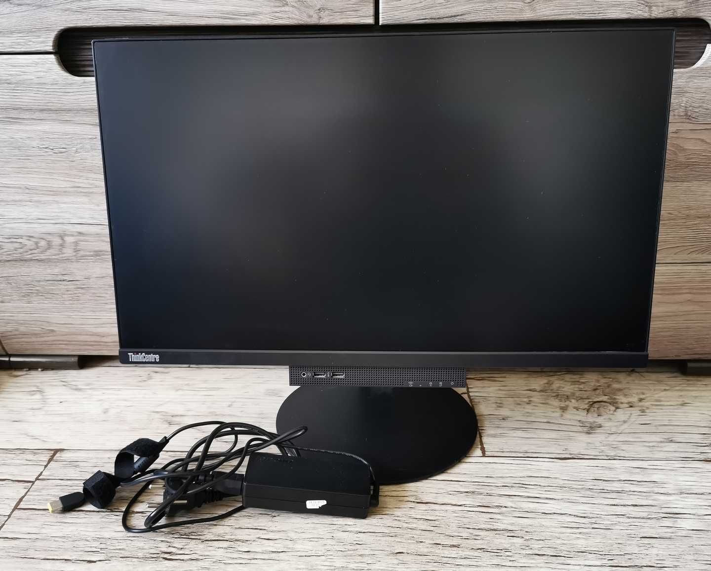 Komputer z monitorem 24" IPS AIO Lenovo I5 8/256GB SSD wifi