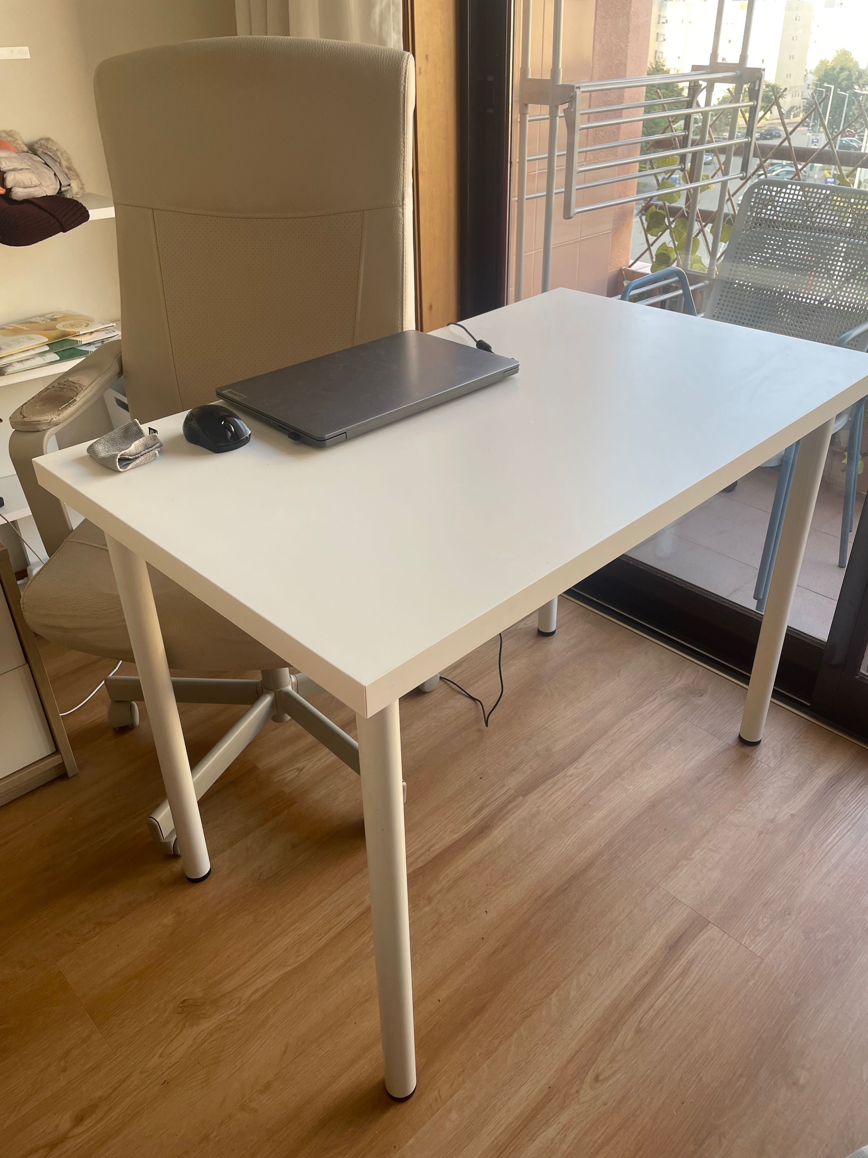 Mesa de escritório básica