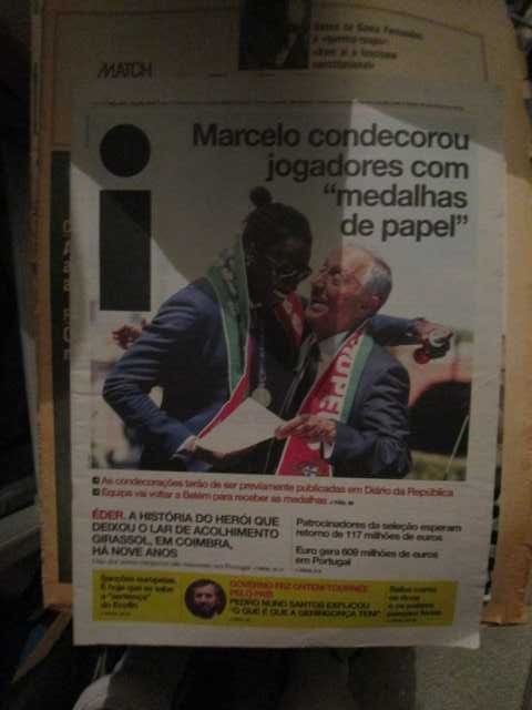 Jornal antigo Portugal Campeão da Europa  de Futebol