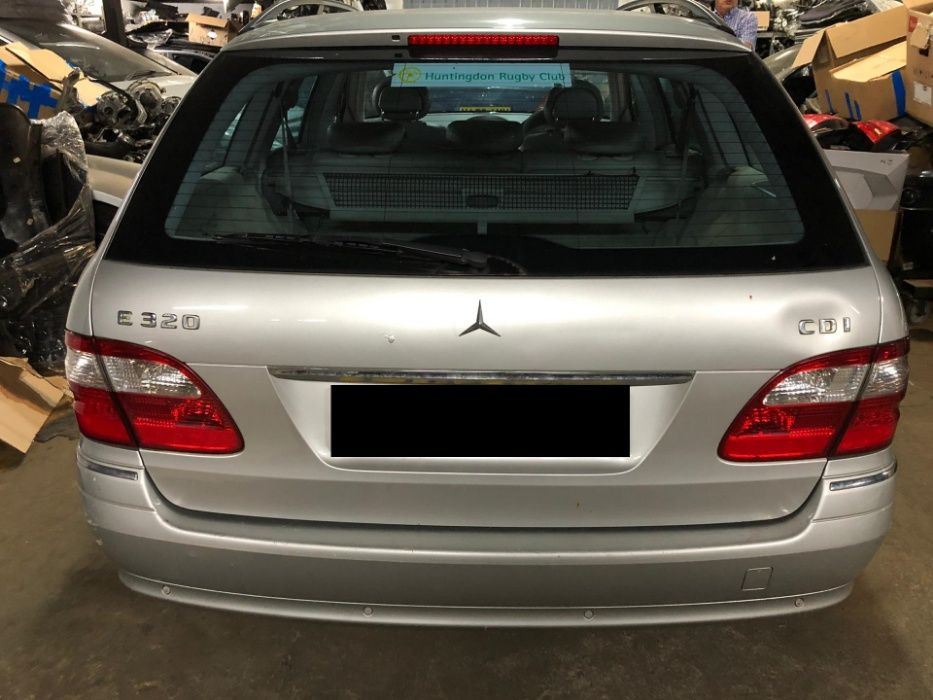 Mercedes (W211) E320 CDI Station de 2003 para peças