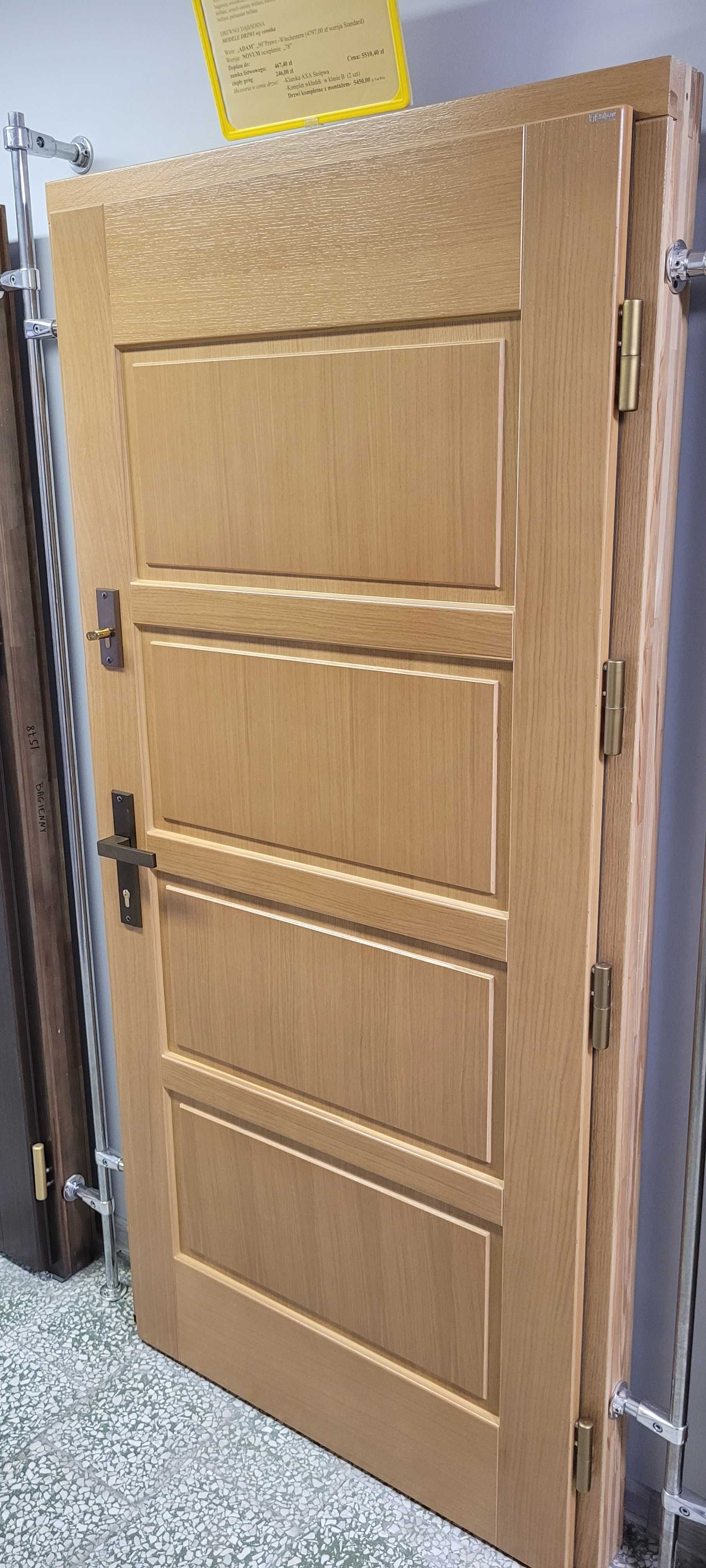 Drzwi zewnętrzne drewniane Pełne  kolor winchestern