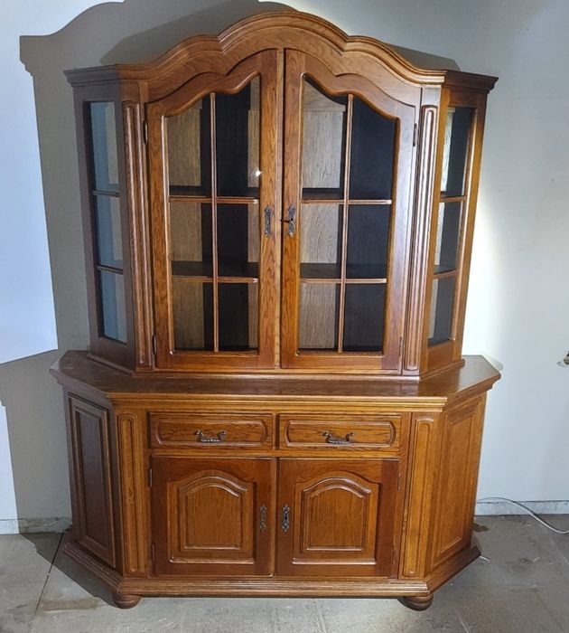 Stylowa witryna dębowa