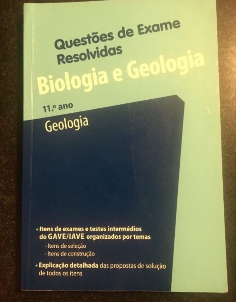 Livros de preparação para exame de biologia e geologia 11ºano