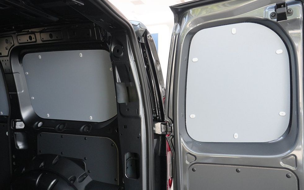 Zabudowa Ford Transit Connect L2 (od 2024) - Zabudowa Ścian Busa
