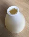 Klosz do lampy wiszącej marki IKEA, plastikowy