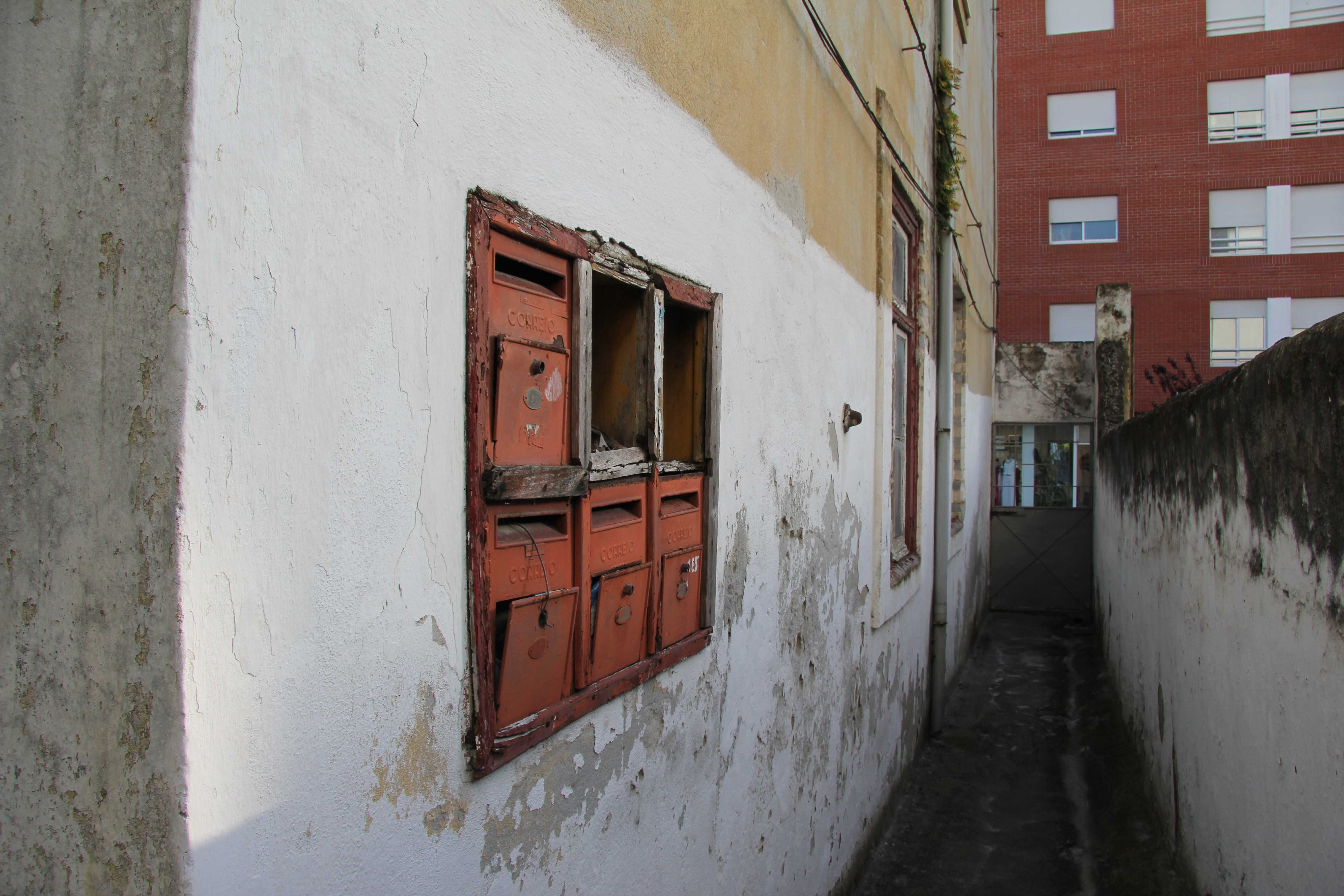 Prédio Barreiro - Rua Miguel Pais 106 e 110