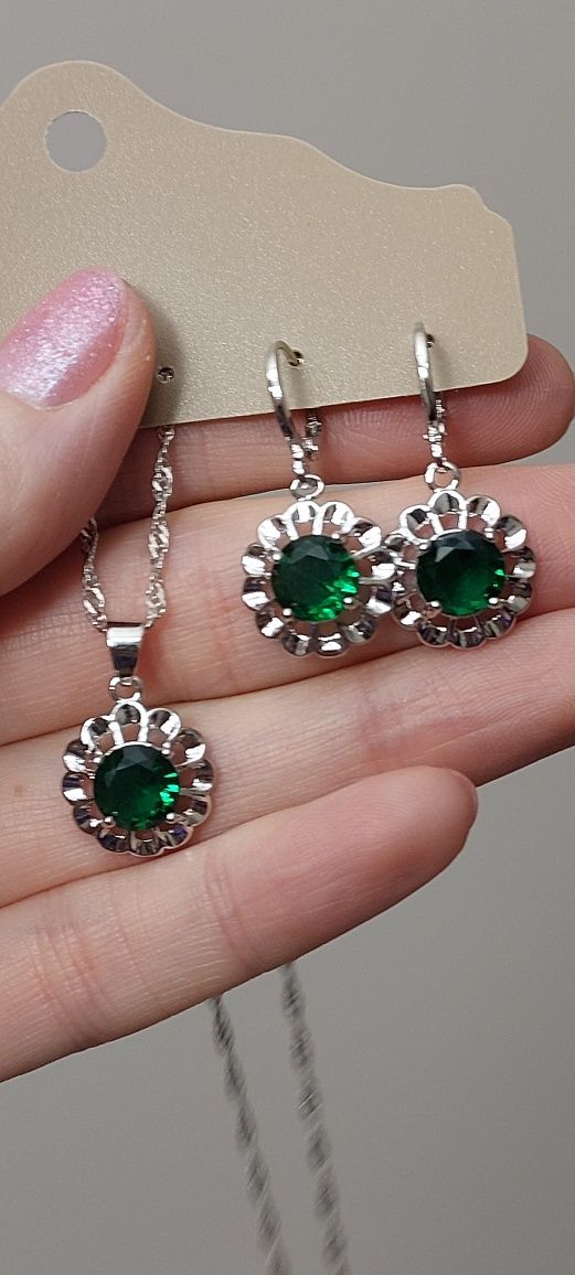 Srebrny komplet biżuterii z zielonym oczkiem