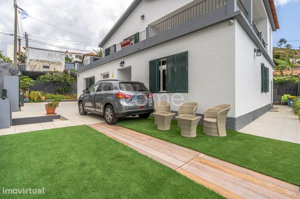 Moradia isolada T5 com vista mar, Amparo, São Martinho (Funchal)