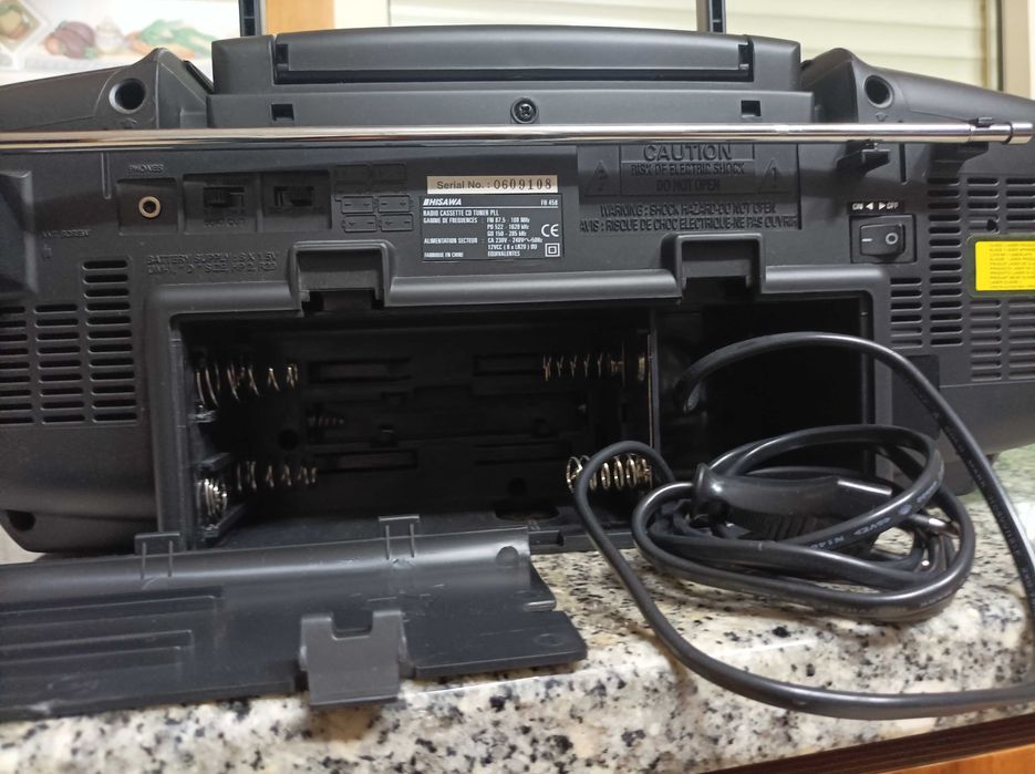 Radio Leitor de Cd e Cassetes, a pilhas e corrente eletrica