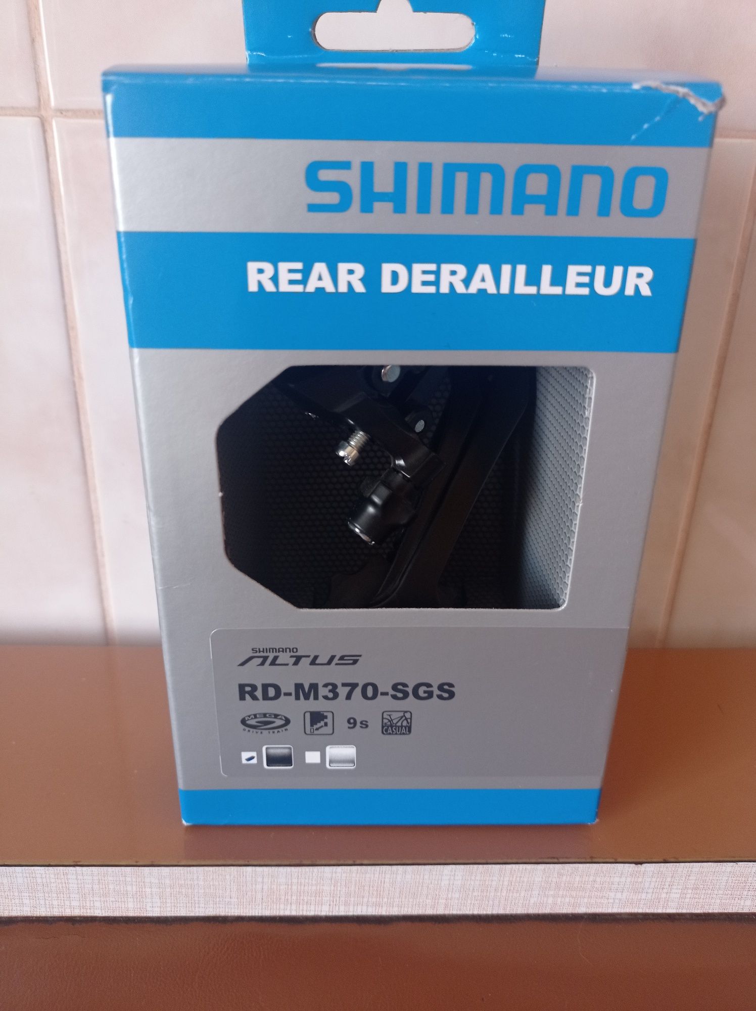 Задний переключатель скоростей Shimano Altus