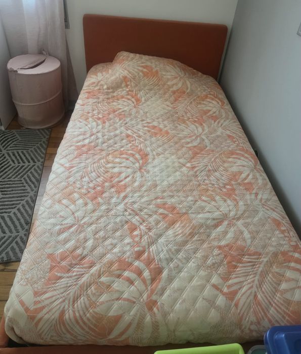 Cama de solteiro com colchão