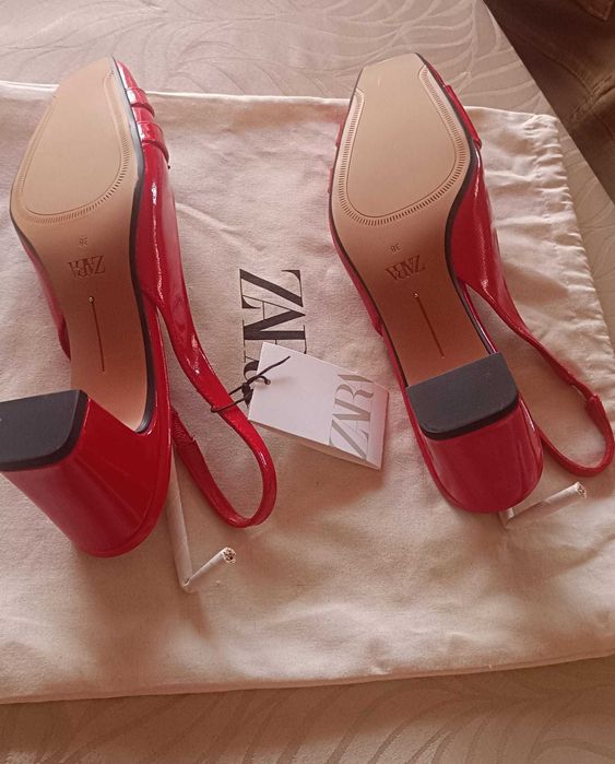 Sandálias novas Zara