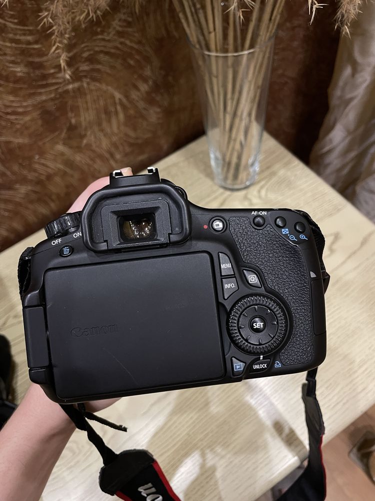 Canon 60d  с объективом 18-135 и 50 мм