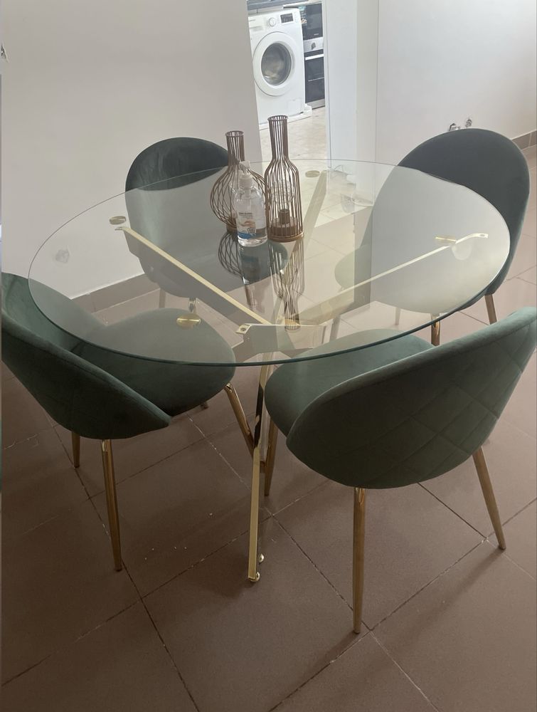 Mesa de jantar de vidro + 4 cadeiras