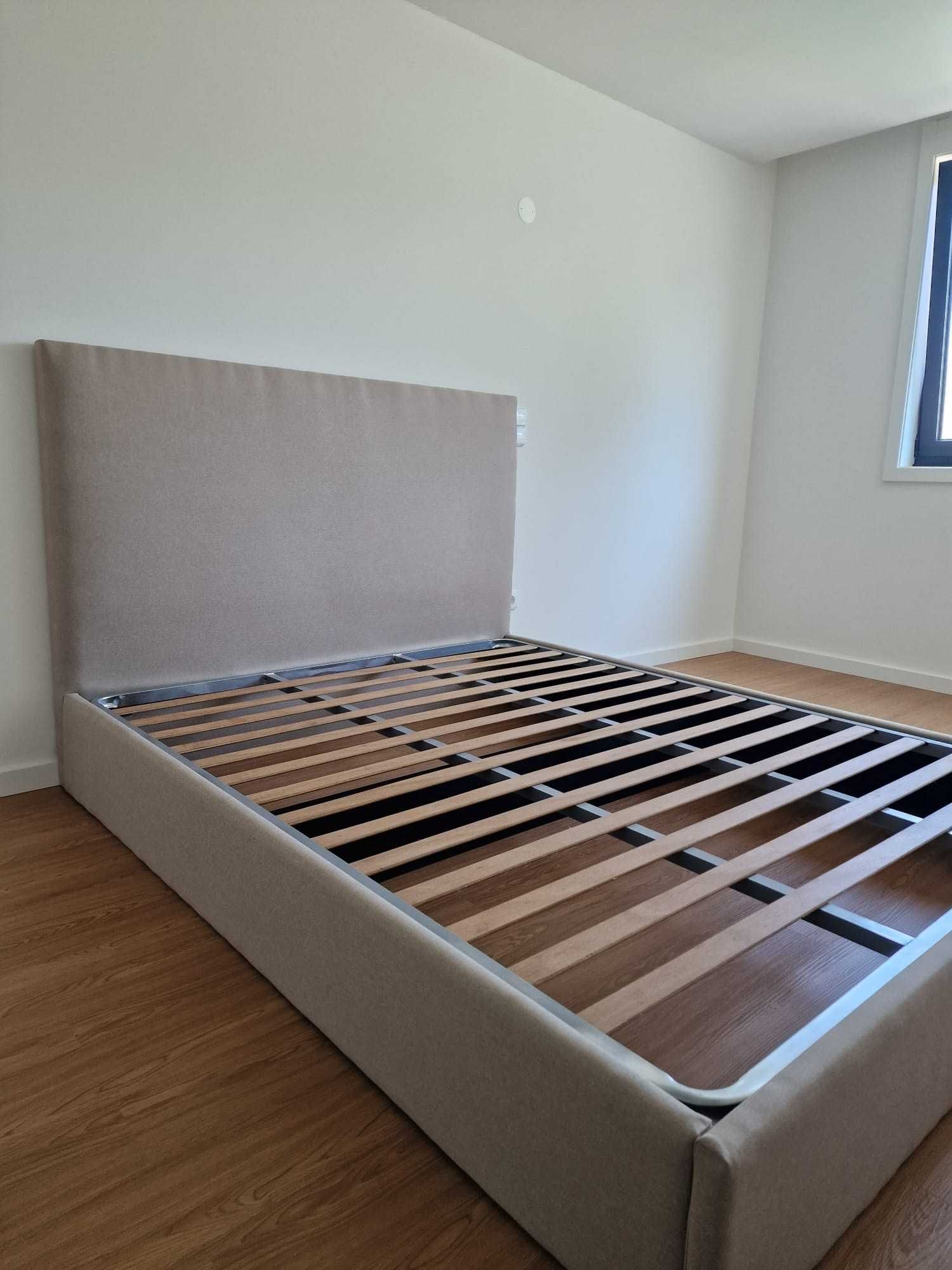 Camas De Casal Estofadas Top de Gama 190x140m Estrado Incluído 199€ !!