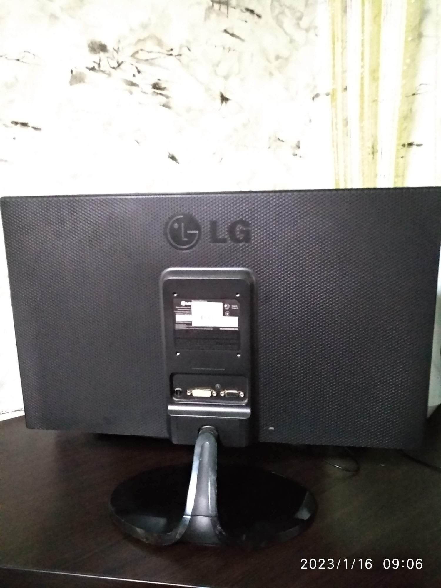 Монитор LG FLATRON 23EA63T-PB б/у