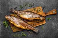 Ryby wędzone tradycyjnie: pstrąg, jesiotr, karp, sum