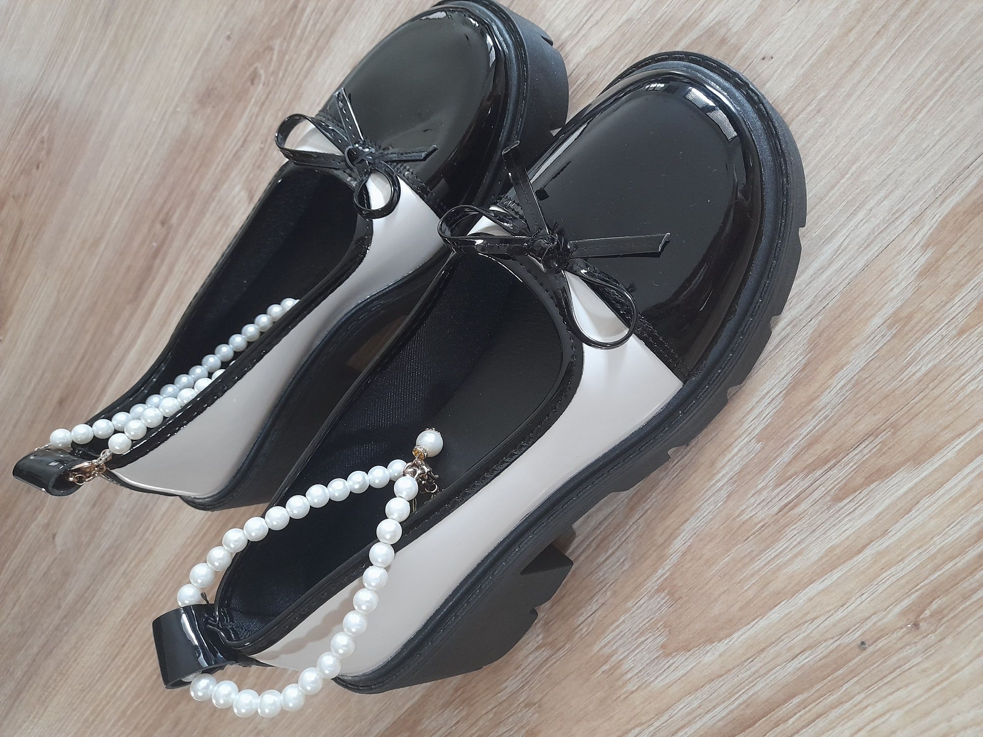 Buty damskie mokasyny lakierowane
