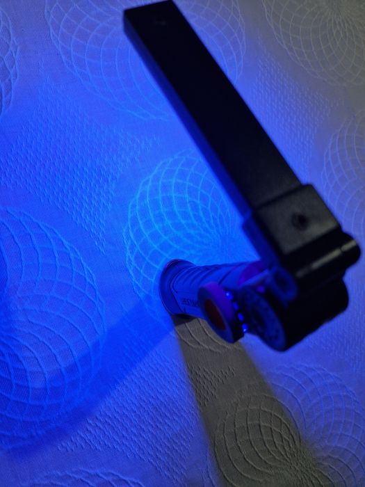 Luz UV Recarregável com LED.  Nova