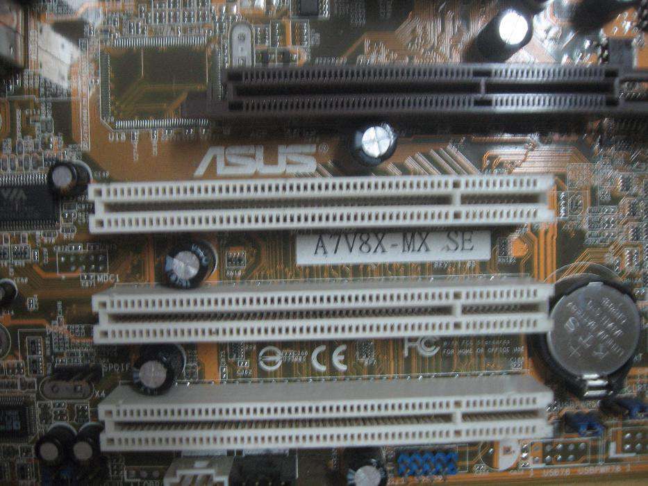 Board AMD com cpu, cooler, memórias e espelho