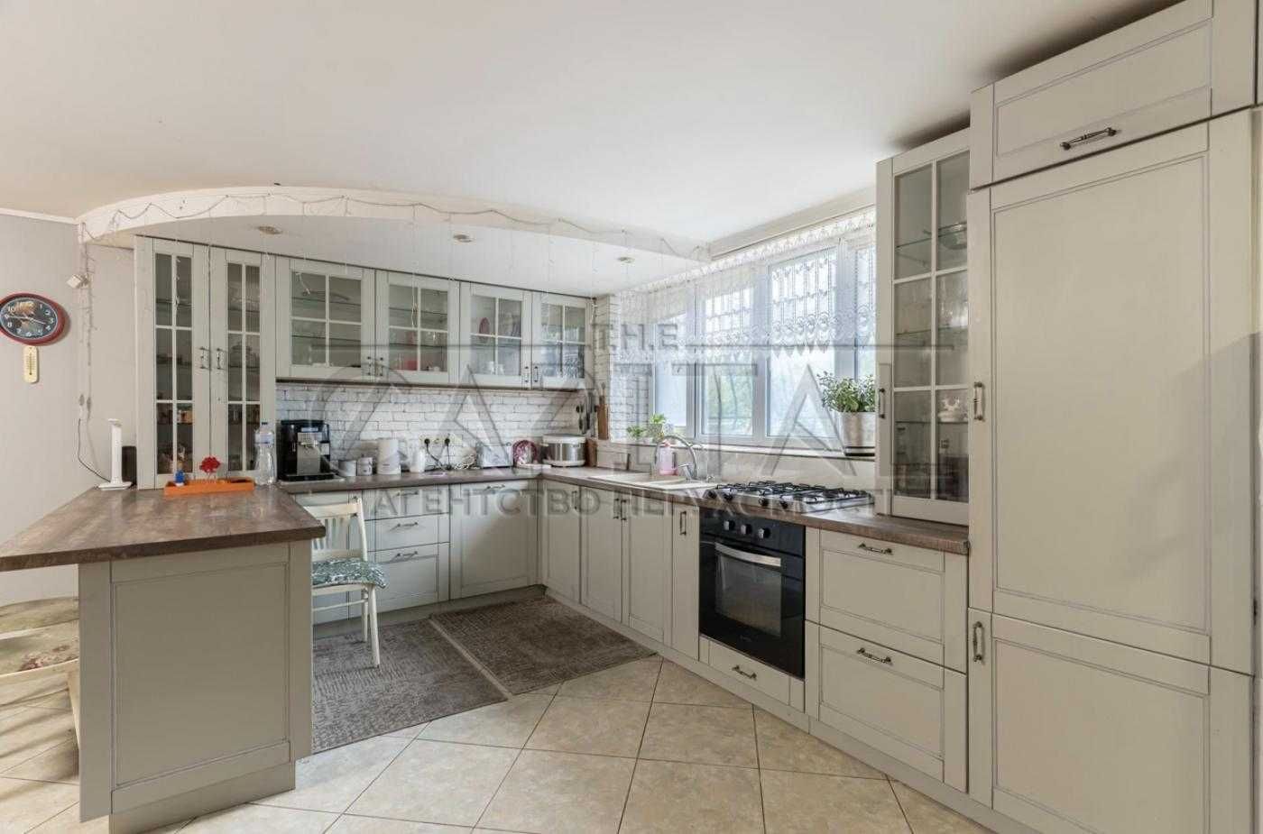 Продаж будинку | Осокорки, 5 кімнат, сад, 3 поверхи, 210 м²