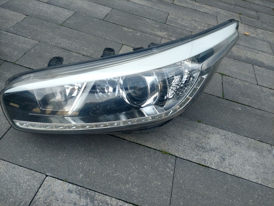 Reflektor lampa przód prawa lewa /europejska/ Kia ceed II 2