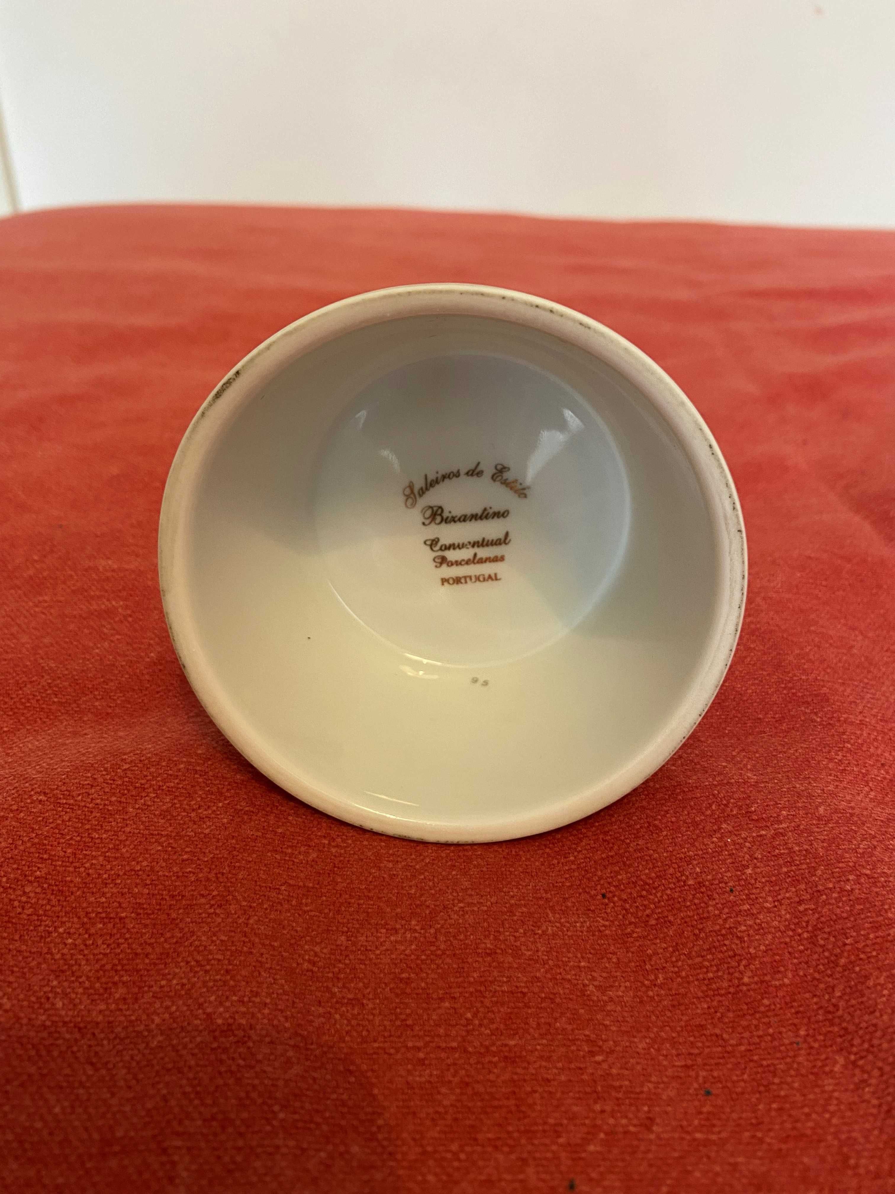 Saleiro de estilo Bizantino da fábrica Conventual Porcelanas