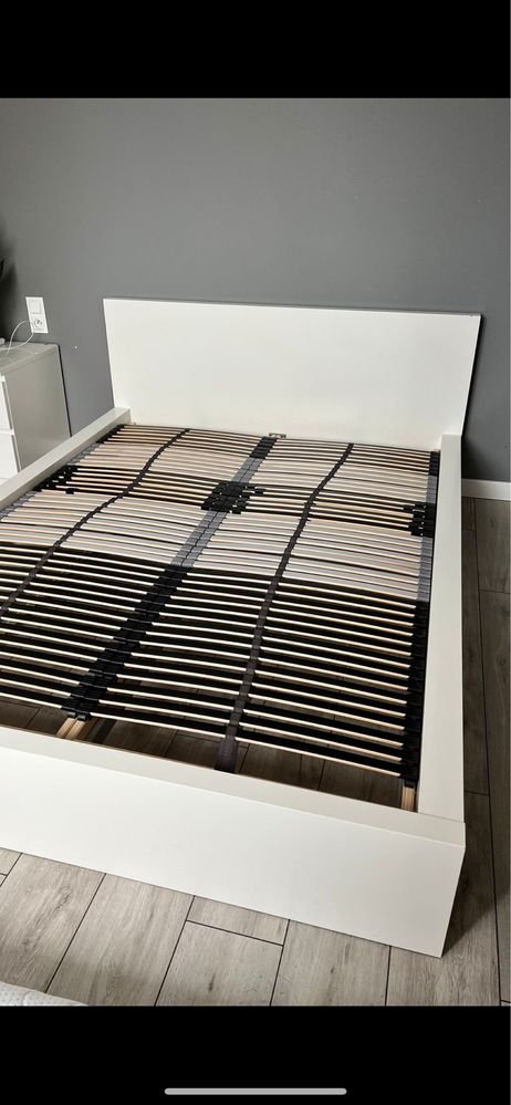 Łóżko malm ikea  140cm ze stelazem