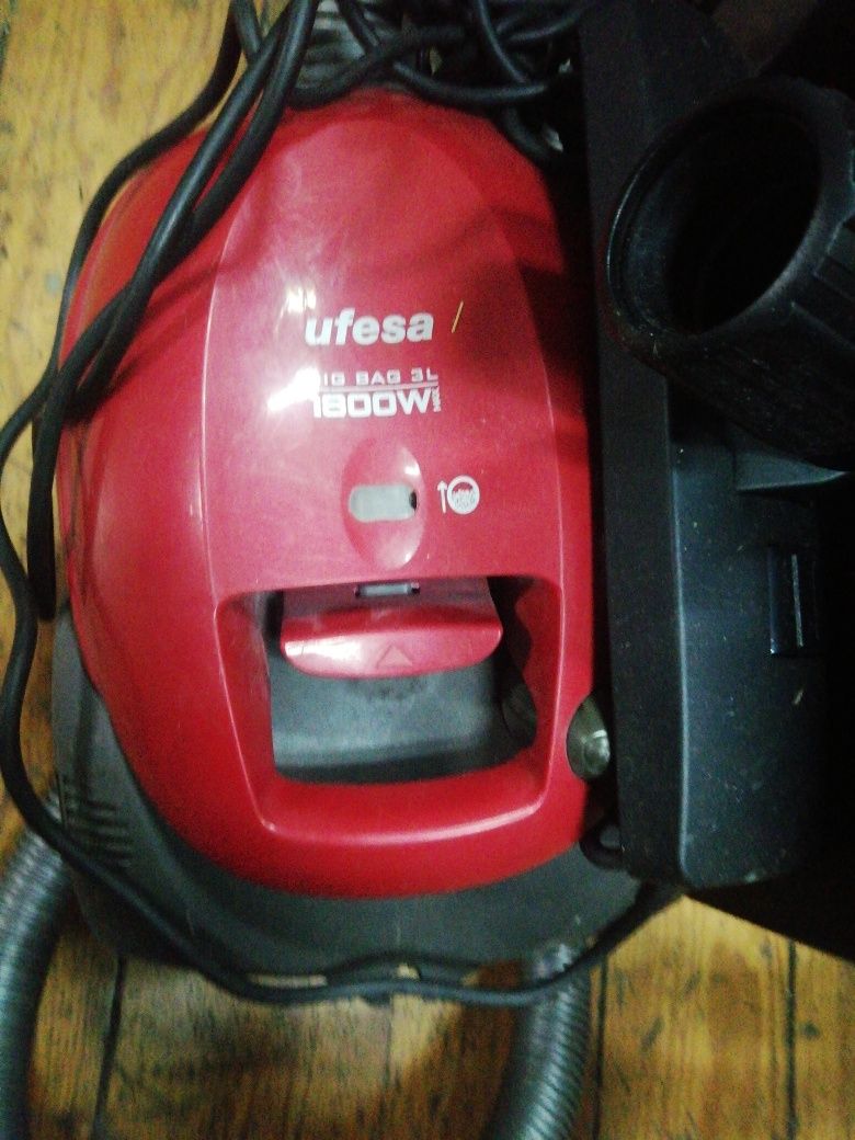 Aspirador UFESA 1800W