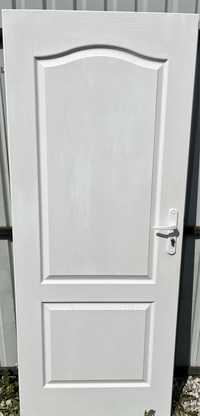 Drzwi wewnertzne białe prawe 80 cm z klamką